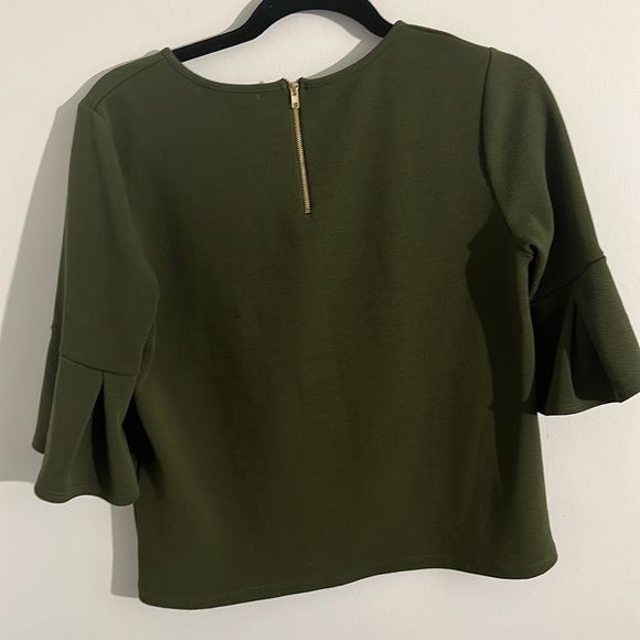 Bell sleeve, green blouse, size large - Picture 4 of 4